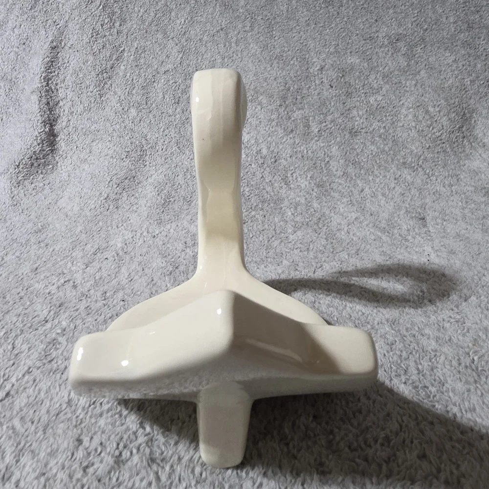 Vintage White Sean Ceramic Soap Or Towel Holder